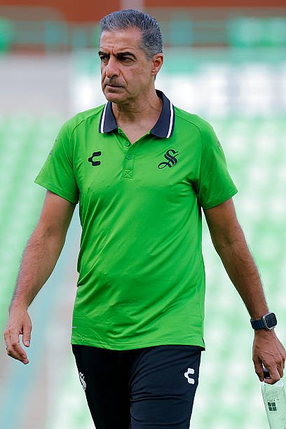 josejuangelmx's tweet photo. ⚽: Renato Paiva dijo en entrevista al diario O'Jogo de Portugal que la directiva del Santos Laguna ya le pidió que "descubra" a un nuevo Paulinho, pero el técnico señala que "los disponibles superan nuestro presupuesto. Tenemos que esperar un poco más, pero estamos buscando opciones". Y agregó que el torneo Apertura 2026 servirá para evaluar a los jugadores: "Dentro de seis meses, cuando termine la temporada, querrán que evalúe la plantilla, y será entonces cuando puedan producirse cambios. Ya he recomendado algunos jugadores para que empiecen a seguirlos".