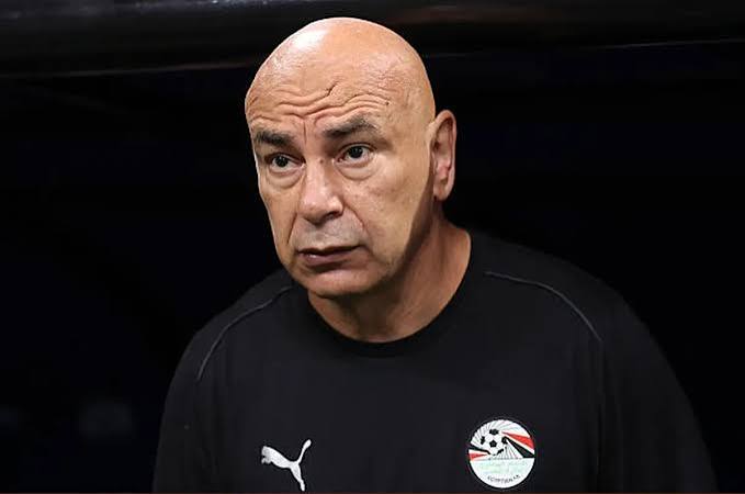 DrIslamSakr's tweet photo. ثياو السنغال و حسام حسن مصر
الاتنين خسروا وخرجوا بعد ما كانوا كسبانين2-صفر
لكن اعلام السنغال حمل المدرب المسئولية
لحد ما استقال بالرغم من حصوله على أمم افريقيا.
في مصر كرموا حسام ولاعبيه وضاعفوا مرتبه
2مليون جنيه شهريا دون محاسبته على فشله
بالرغم من عدم حصوله على أي بطولة
معلش🤐 https://t.co/Ui5BODUofo