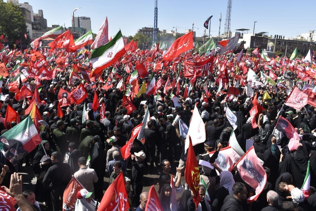 AHalghebeg7509's tweet photo. آنان که از خود رستند،
برای جهانیان تنگ می‌شوند؛
زیرا وسعتشان، از هر افقی می���گذرد.
#باید_برخاست
#شهید_ولایت https://t.co/ov3yCahqag