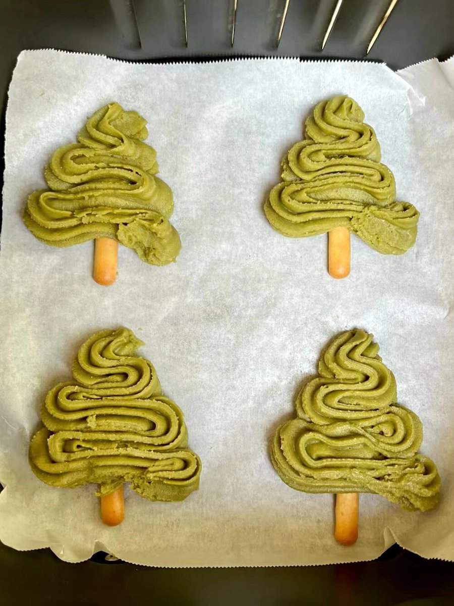 9gabi3's tweet photo. Just spent a cozy afternoon testing a new matcha cookie recipe—warm, crumbly, and fragrant. Baking truly feeds the soul!  #BakingDiary https://t.co/xhGKZpxq0t