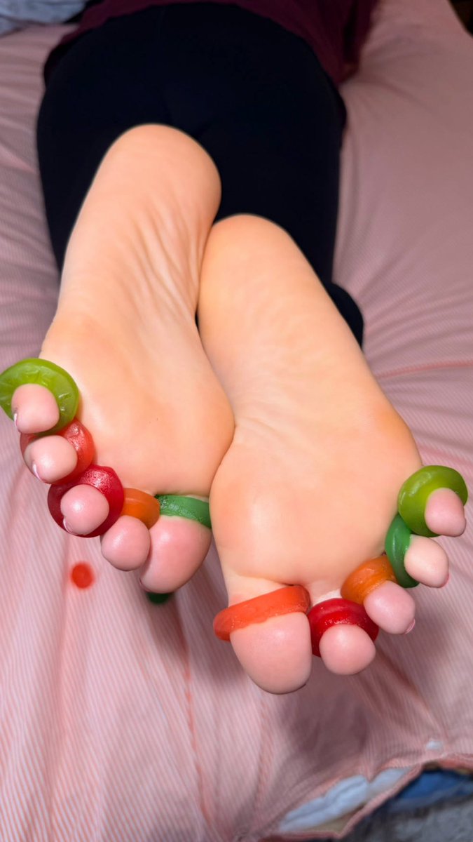 thelexirey's tweet photo. https://t.co/c45SsAiPFY
Soles focused ;) 
#soles #footfetısh #feetfetısh #feet #footseller #feetworshi̇p #feetfinder #candy #toes #toespreads #pedicure https://t.co/f6u0iy7PYR