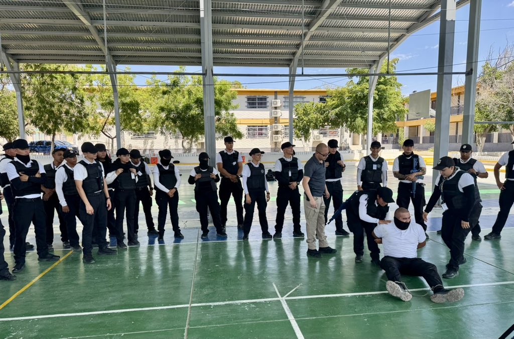 DrElliothRomero's tweet photo. Las y los cadetes de la Generación Dragón fortalecen sus habilidades mediante actividades prácticas que les permiten actuar con disciplina, coordinación y profesionalismo ante cualquier situación.

Cada entrenamiento los acerca más a su misión de servir y proteger a la ciudadanía.

#SomosUSP