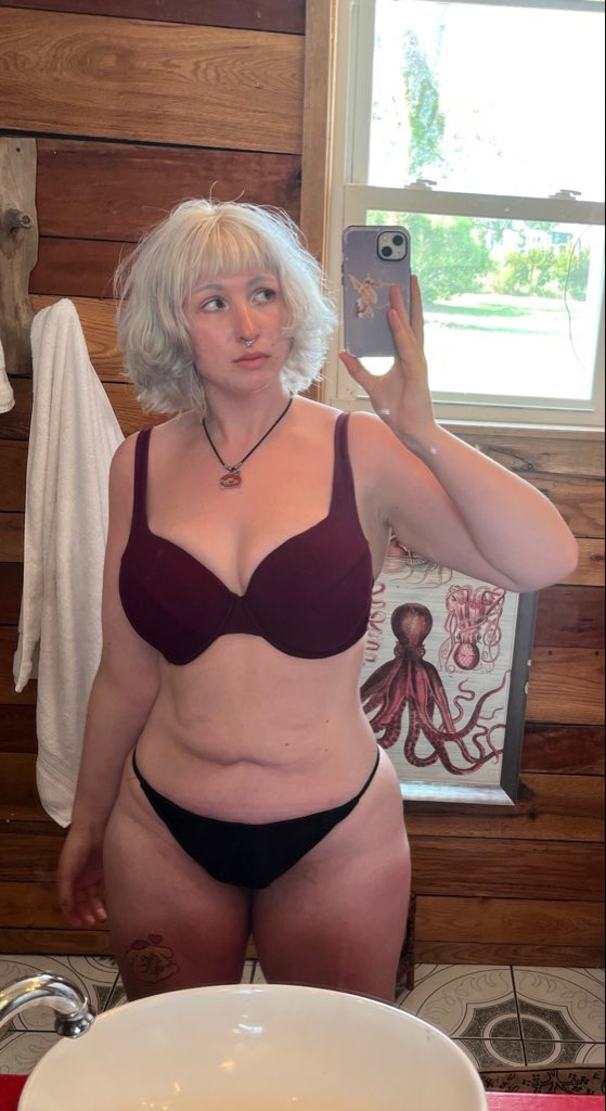 succubusnana's tweet photo. im all crispy •⩊• https://t.co/VtmlqR385N