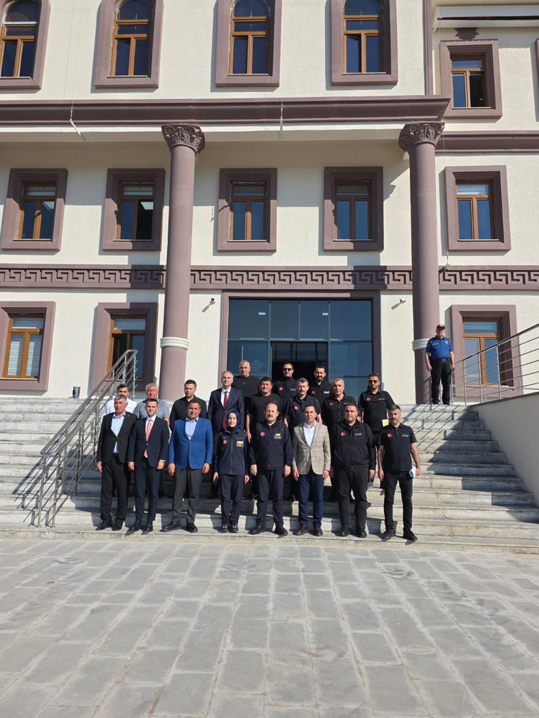 iskender_02's tweet photo. AFAD Başkanı Vali Sayın Ali Hamza Pehlivan, bugün Gölbaşı ilçemizi ziyaret etti.

Ziyaret kapsamında devam eden projelerimiz ile planlanan çalışmalar hakkında verimli istişarelerde bulunduk. Nazik ziyaretleri ve değerli katkıları dolayısıyla Sayın Valimize ve kıymetli ekibine teşekkür ediyor, çalışmalarında başarılar diliyoruz. @AFADBaskanlik @ahpehlivan53