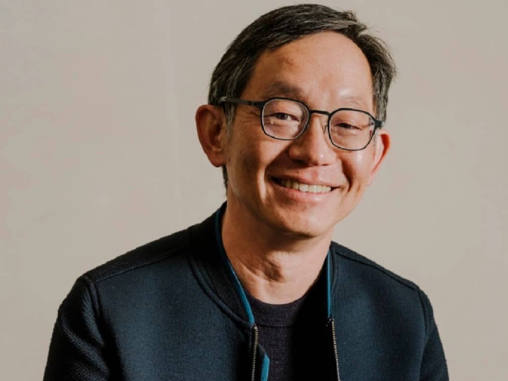Community_Sui's tweet photo. SUI co-founder Evan Cheng just dropped a bombshell, saying no blockchain can catch up with what Sui has built 🚨

Evan believes Sui's pace of innovation is leaving competing chains in the dust, making it increasingly difficult for them to close the technology gap. 

We're witnessing a new era of blockchain dominance, and it's clear Sui is leading the charge 💡 with incredible speed, and that's a major win for the ecosystem 📈
 
 #Sui #SuiNetwork