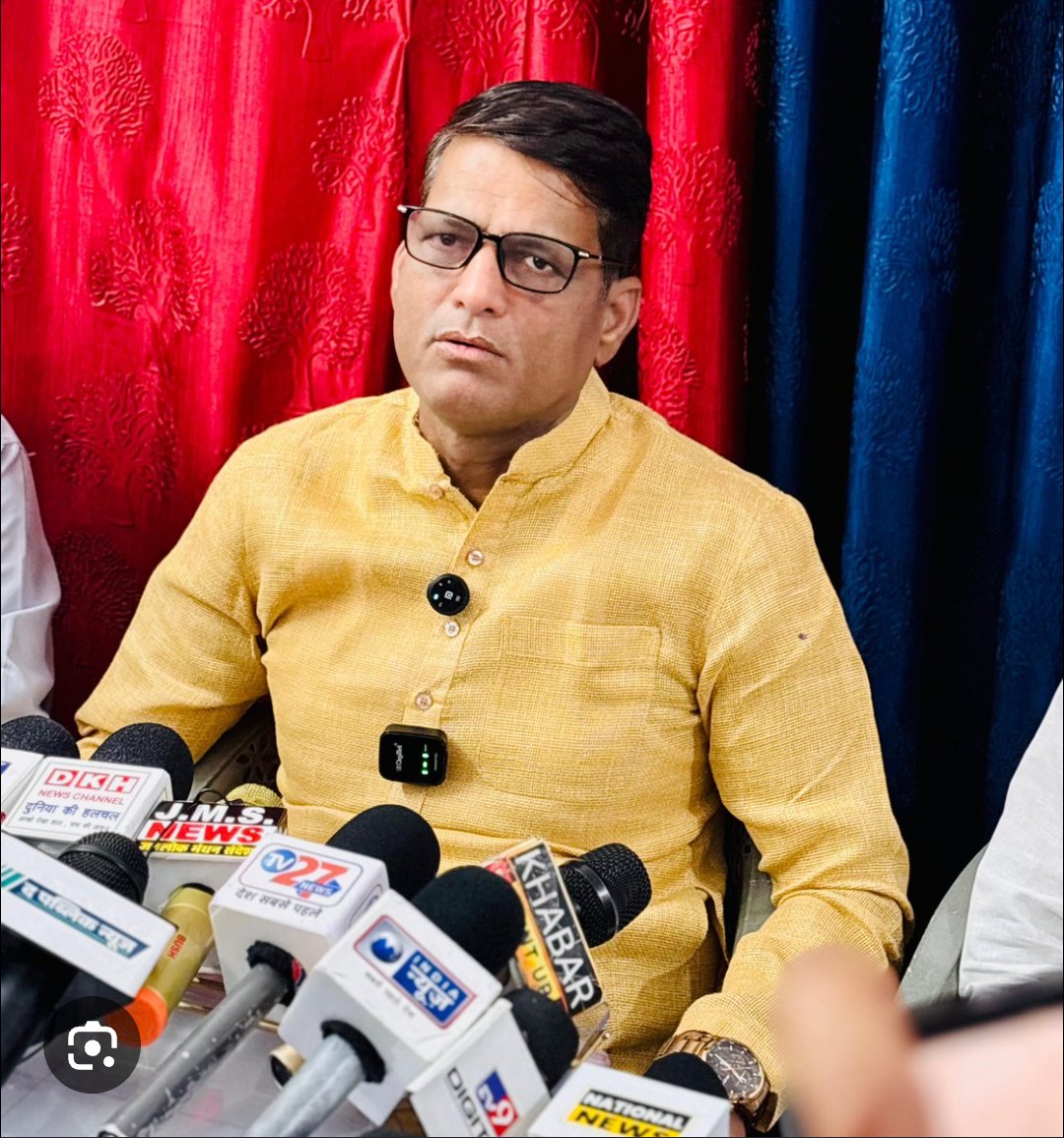 angrybirdd_V1's tweet photo. दामोदर यादव ने हिंदू धर्म के देवी देवताओं पर आपत्तिजनक टिप्पणी की ।

ब्राह्मण समाज के खिलाफ नफरती बयान दिए।

भारतीय जनता पार्टी ने इसको गिरफ्तार करने के बजाय पुलिस सुरक्षा प्रदान की।

और दूसरी तरफ ब्राह्मण समाज के प्रमुख नेता नरोत्तम मिश्रा का दतिया उपचुनाव में टिकट काट दिया। https://t.co/gSrWxZRU4Q