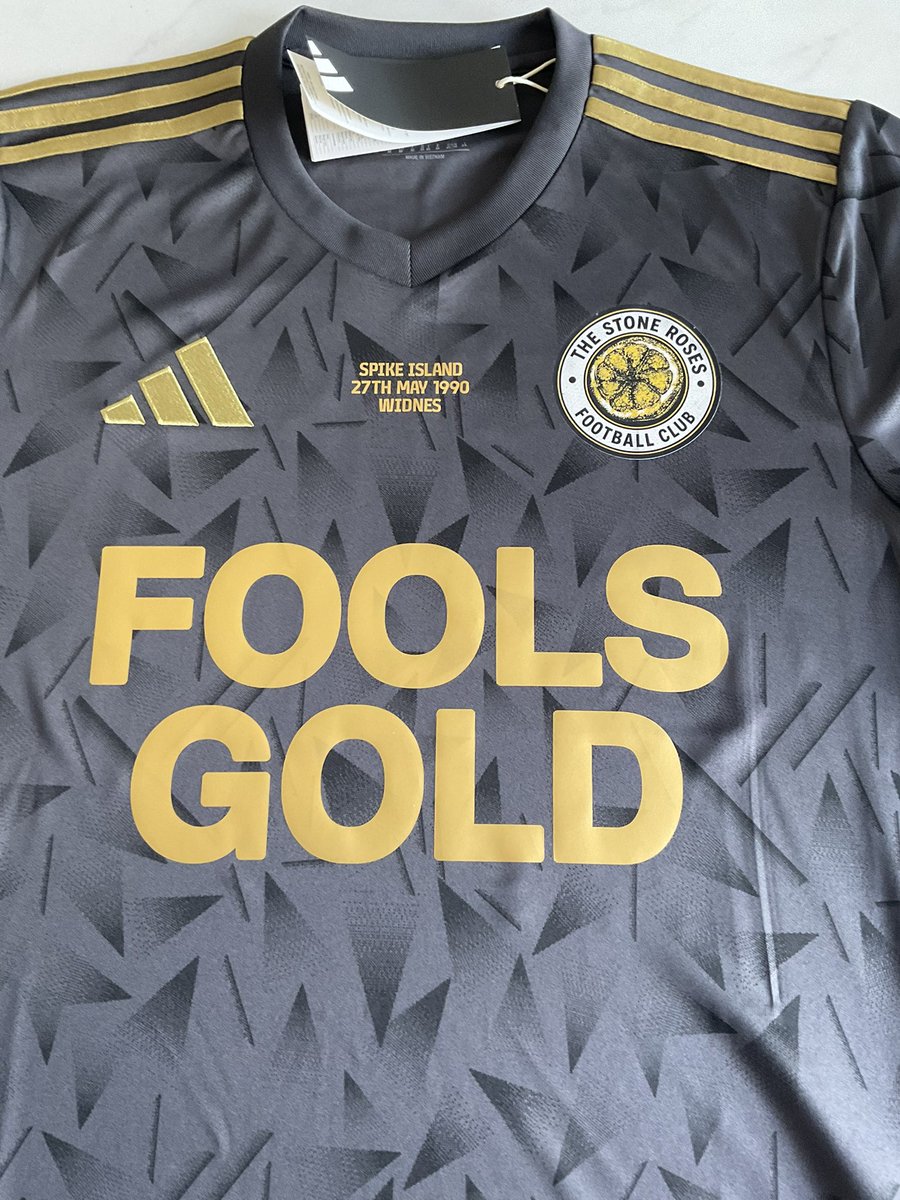 gibbo1012's tweet photo. Later than anticipated due to WiFi drop out hereβs the adidas custom Stone Roses Spike Island football shirt. All sizes available Β£55 inc tracked postage message me or comment if interested π€©π€©ππ»ππ»β½οΈβ½οΈ #stoneroses #manchester #madchester #indie https://t.co/HRYEoPgTCs