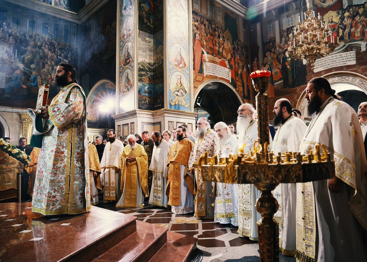 Kyrylo_Budanov's tweet photo. Києво-Печерській лаврі 975 років.

Майже тисячу років вона стоїть у серці нашої країни як одна з головних святинь, свідок нашої історії та опора української державності.

Сьогодні в лаврі відбулась урочиста літургія за участі делегації зі Святої гори Афон. Попри постійні російські обстріли, терор і намагання ворога зламати нас, ми продовжуємо берегти свої святині та стояти разом.

У цих давніх стінах звучить спільна молитва за український народ, наших захисників і захисниць, за справедливий мир та нашу перемогу.

Слава Україні!