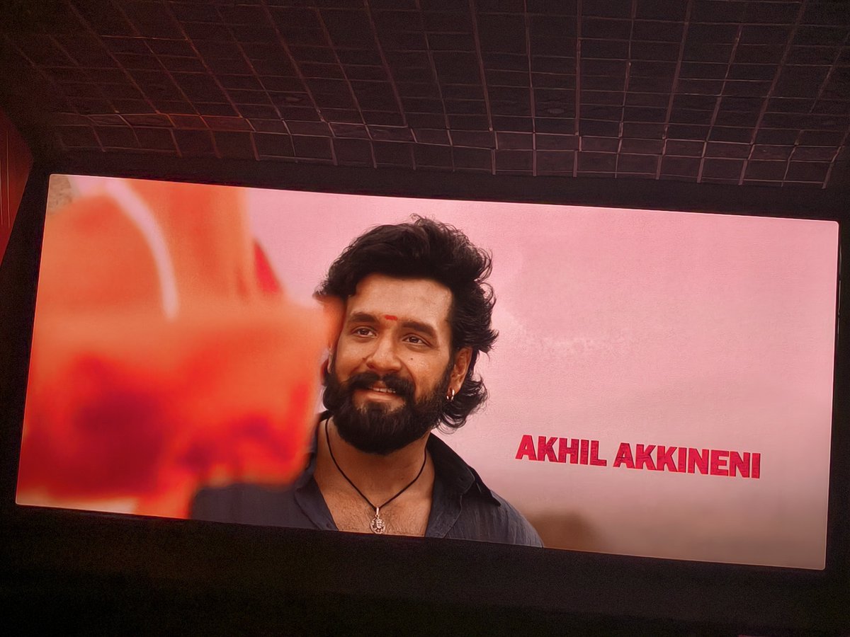 Saikumar6804's tweet photo. Ayyagarey no.1 🔥....

@AkhilAkkineni8 
@bhagyasriiborse 

#Lenin 🔥 https://t.co/N42a82U26Z