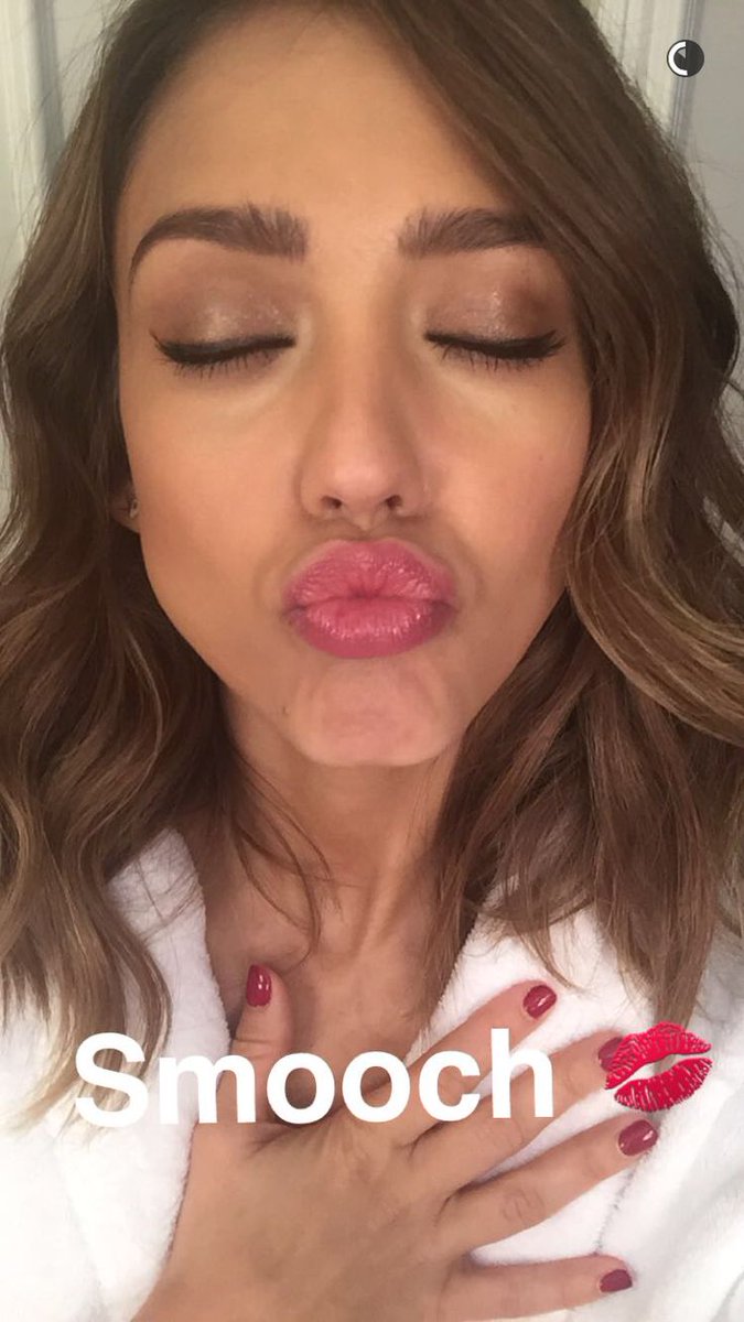 Jessicaalb1p's tweet photo. Would you kiss or pass 🤔 😏 😉 https://t.co/1FNdz7dvTu