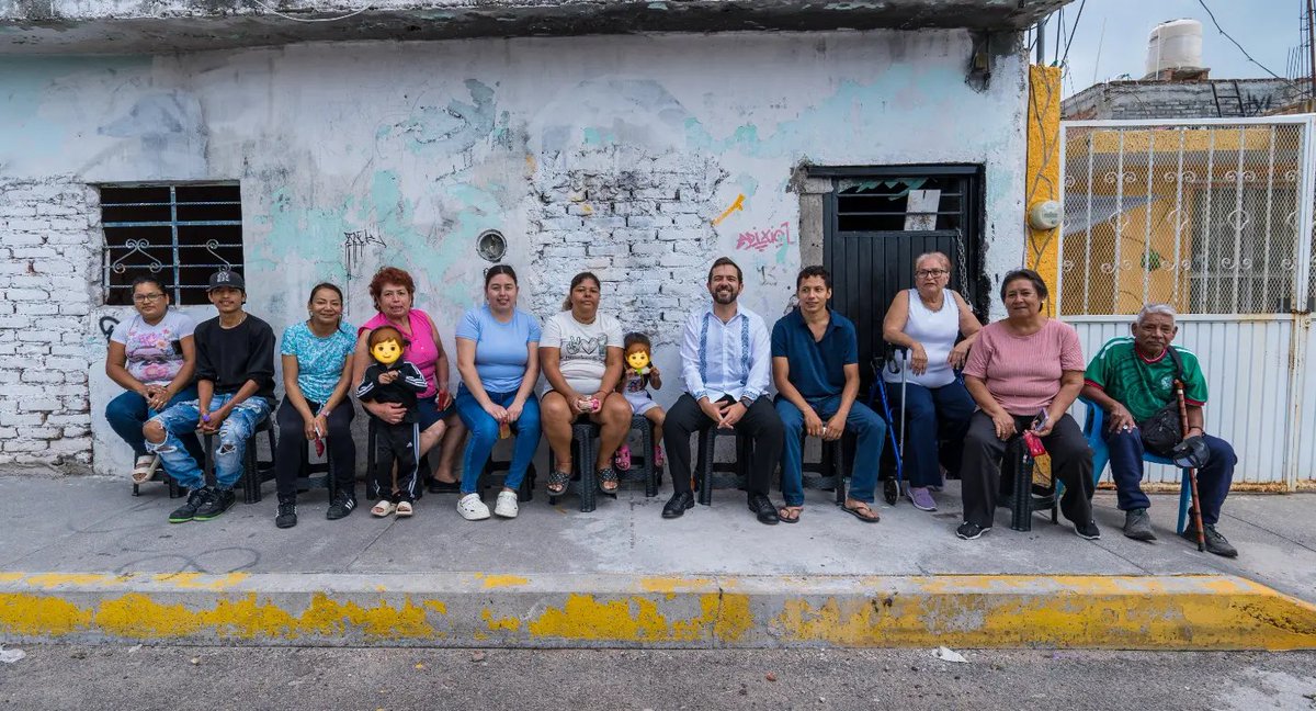 VictorZanella's tweet photo. La señora Martha me invitó a su colonia. Y acepté sin pensarlo dos veces. 🙌 

La Lázaro Cárdenas tiene identidad propia, y eso solo se entiende cuando decides ir.

#Irapuato #SomosFreseros #OrgulloFresero https://t.co/JFAyhJFjoB