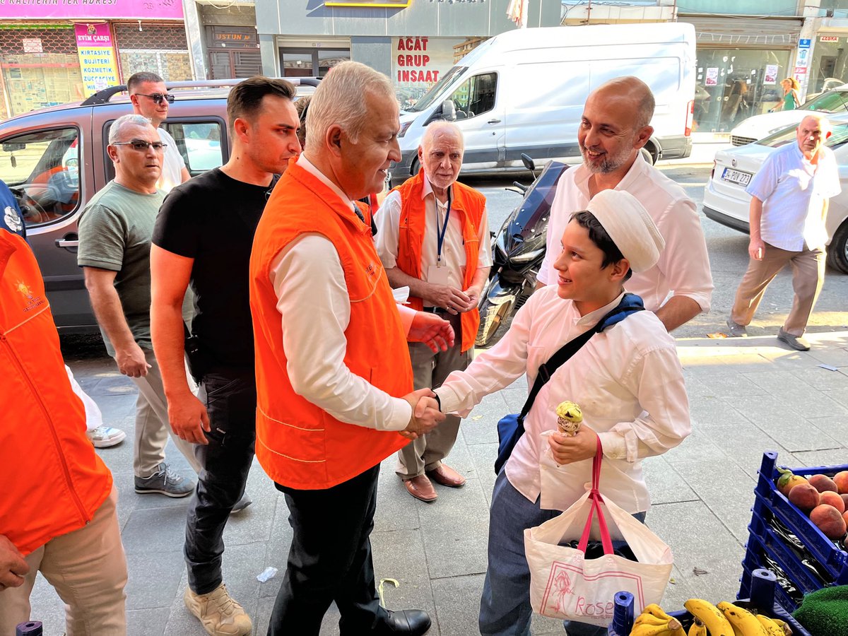ismailerguness's tweet photo. Ordu Caddesi’ndeki esnafımıza hayırlı ve bereketli kazançlar diledik, Pazariçi mahallemizin kıymetli sakinleriyle selamlaştık. https://t.co/v8kGRSLGGQ