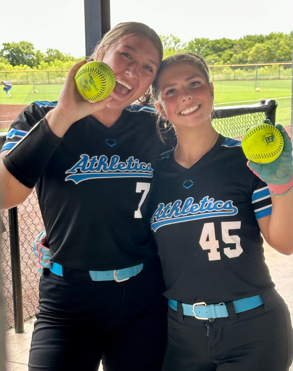 OKAsKarbowski's tweet photo. Back-to-back bombs for our #7 and #45! 💣💣
Lizzie Critser (#7) got things started with a two-run blast, and Misty Dowdy (#45) followed it up with a solo inside-the-park home run. Keep swinging it, ladies! 💙🥎 https://t.co/H41N8fBLoQ