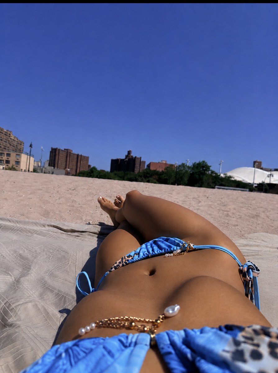 theonlystarmami's tweet photo. beach had me dark 😍😩💗💗
#summer #nyc #bikini #pyt #slim #baddie #beach https://t.co/6VSxibn3eS