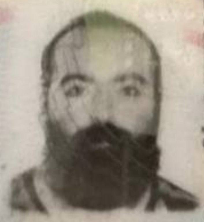 chopitozz's tweet photo. El imán conocido como Al-sepil esta en búsqueda y captura por promocionar presuntamente el casamiento con menores. Se disfraza de cibermendigo y se hace llamar TTBLUE. Tengan cuidado es muy peligroso tiene una mano grúa. https://t.co/mFGJ8bXUah