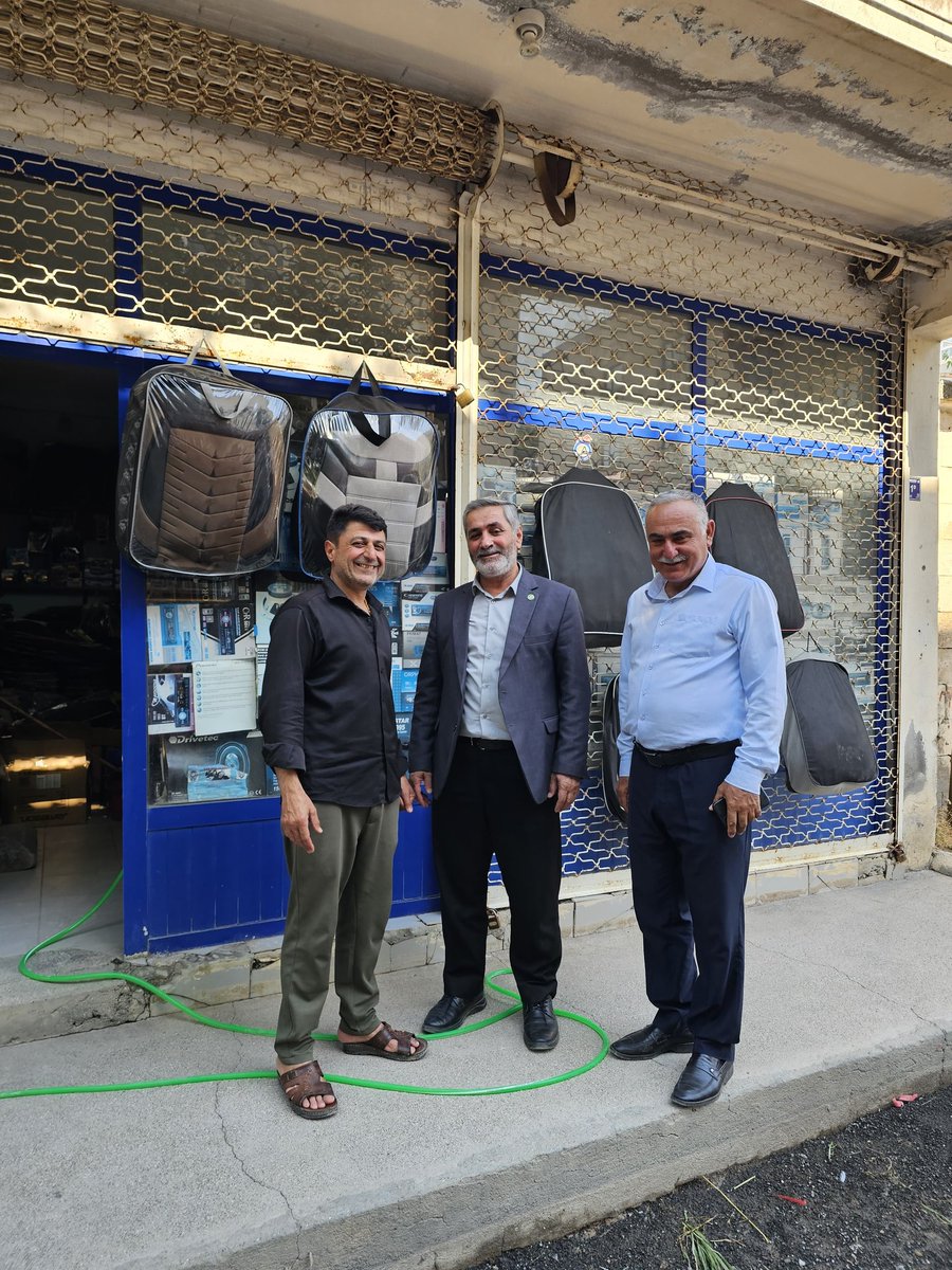 osmangocmen63's tweet photo. Esnaf ziyaretlerimize devam ediyoruz.
Bir yanda  elektrik kesintileri, diğer yanda tamamlanmayan alt ve üst yapı çalışmaları.Kazılan caddeler kaderine terk edilmiş durumda. Çalışmaların bu kadar yavaş ilerlemesi esnafımızın işini, vatandaşımızın günlük hayatını olumsuz etkiliyor. https://t.co/xrD5tkvfYP