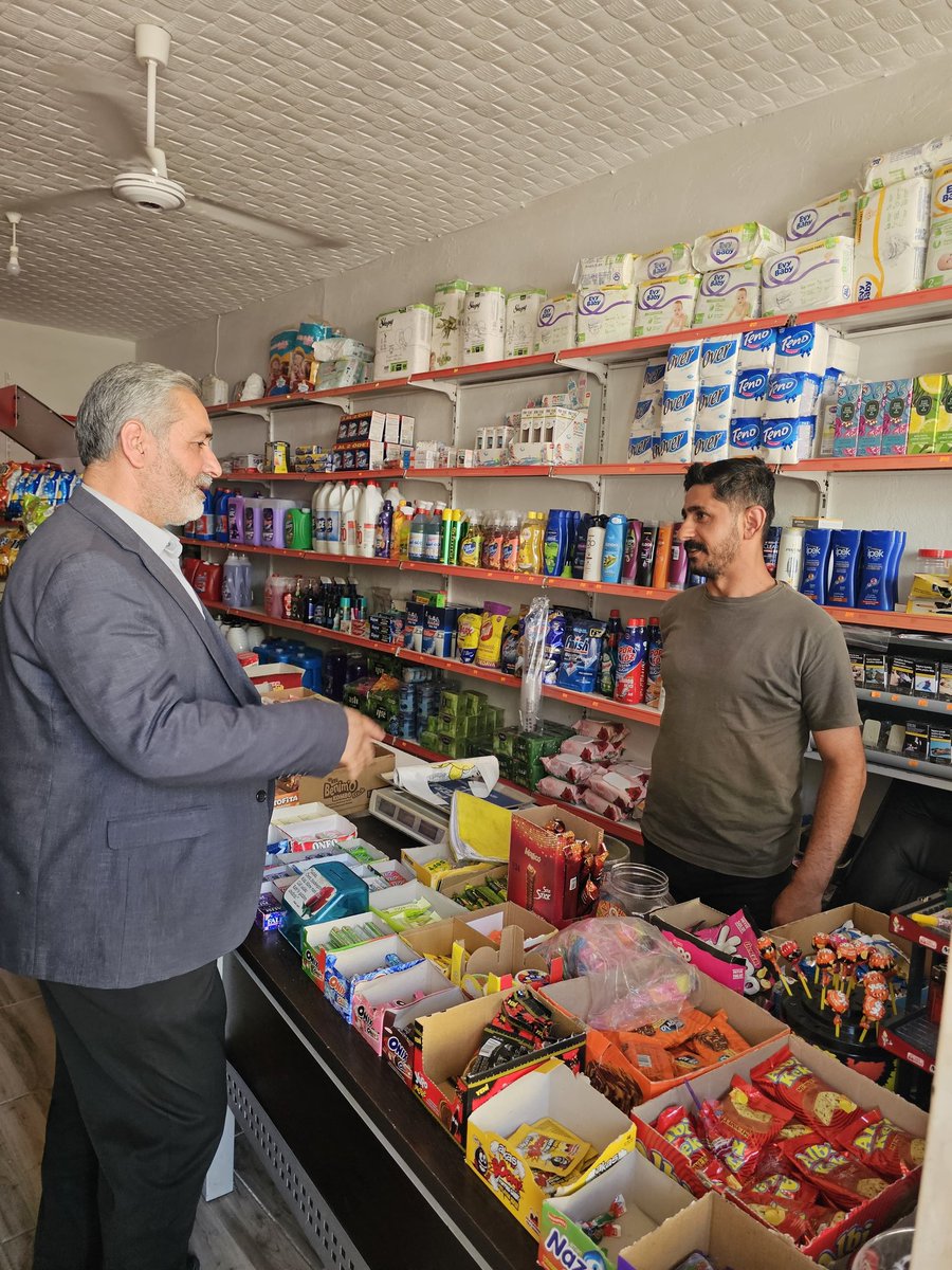 osmangocmen63's tweet photo. Esnaf ziyaretlerimize devam ediyoruz.
Bir yanda  elektrik kesintileri, diğer yanda tamamlanmayan alt ve üst yapı çalışmaları.Kazılan caddeler kaderine terk edilmiş durumda. Çalışmaların bu kadar yavaş ilerlemesi esnafımızın işini, vatandaşımızın günlük hayatını olumsuz etkiliyor. https://t.co/xrD5tkvfYP