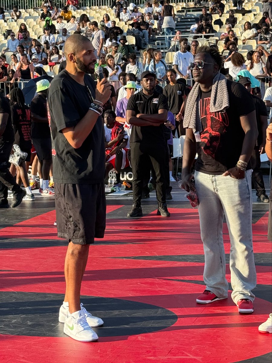 Sneakerologue's tweet photo. The One avec @nicolas88batum 🏀

📍: @quai54wsc https://t.co/MLM5jKHCSJ