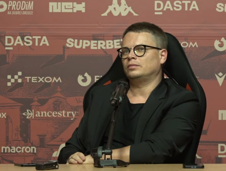 NikodemCygan's tweet photo. Skrót konferencji przed Wrexham:
-Nowy sponsor główny niebawem
-Wisła w przyszłości stadion 45 tys. miejsc
-Wkrótce nowe koszulki
-Youan był transferowym priorytetem
-Transfer napastnika w przyszłym tygodniu
-Biedrzycki wrócił do treningów
-Rodado i Ertlthaler trenują z zespołem https://t.co/uZbtv6JoY1