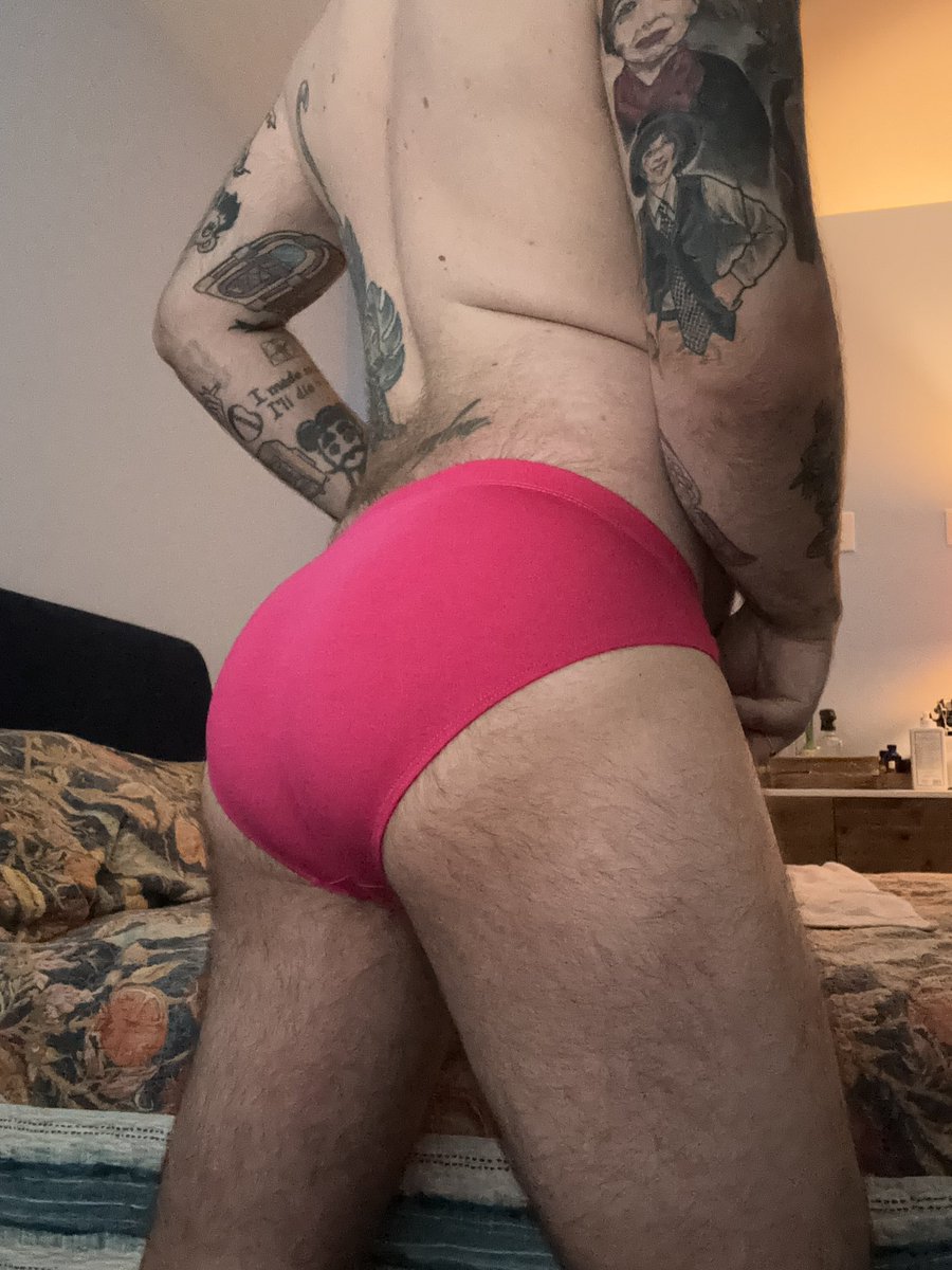 PHLmeupOtter's tweet photo. The colors from @teamm8 are pretty unbeatable 🥰 shocking pink https://t.co/KVVuNJoH6T