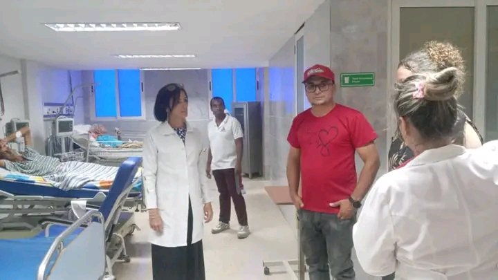 Roilancu1's tweet photo. Junto a la Directora Provincial de Salud, recorrimos la Sala de Coronarios del Hospital Clínico de 26, una Obra también por el #26dejulio.
Un servicio que apunta a la calidad de vida de la población.
#PlazaEn26 
#PlazaEnElCorazón 
#CubaVa https://t.co/BWCYzSSGwq