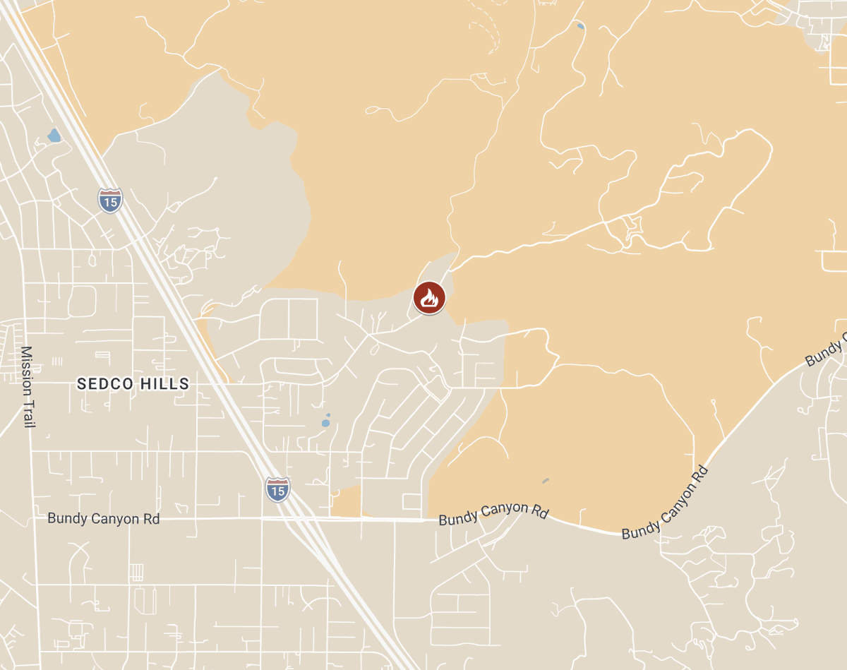 CALFIRERRU's tweet photo. Residential Structure Fire: rpt@10:57 AM at the 22600 block of Lost Road in Wildomar. Firefighters are on scene of a large barn with heavy smoke and fire showing. No injuries reported. #LostIC @RivCoNow https://t.co/m5IS6w2wDb