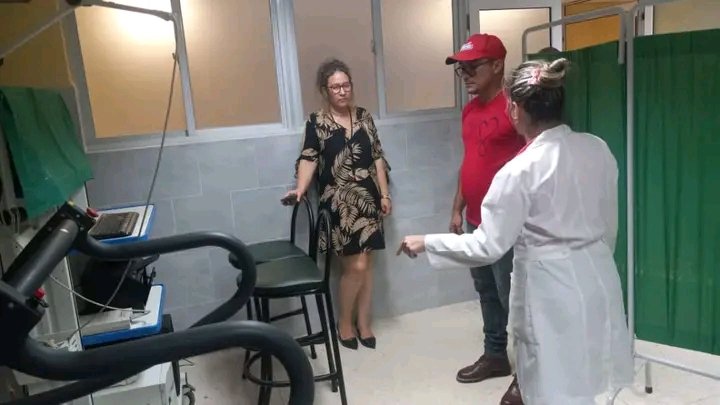 Roilancu1's tweet photo. Junto a la Directora Provincial de Salud, recorrimos la Sala de Coronarios del Hospital Clínico de 26, una Obra también por el #26dejulio.
Un servicio que apunta a la calidad de vida de la población.
#PlazaEn26 
#PlazaEnElCorazón 
#CubaVa https://t.co/BWCYzSSGwq