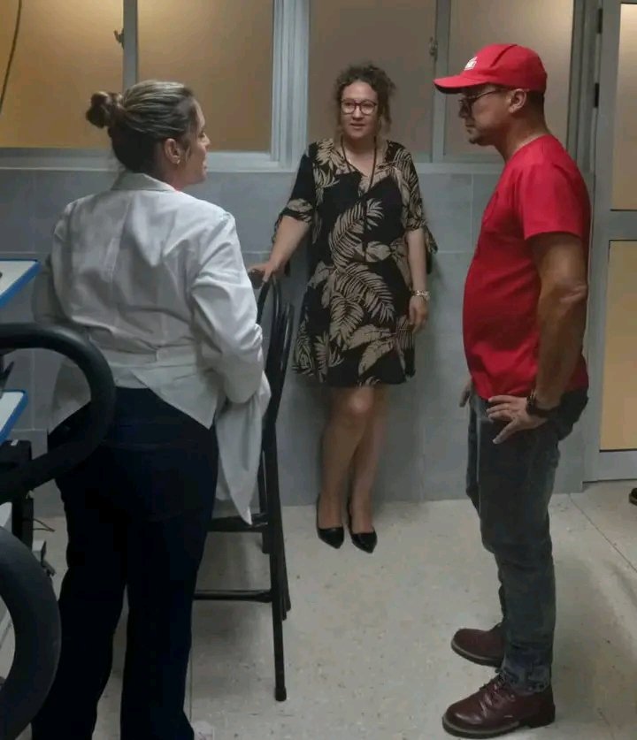 Roilancu1's tweet photo. Junto a la Directora Provincial de Salud, recorrimos la Sala de Coronarios del Hospital Clínico de 26, una Obra también por el #26dejulio.
Un servicio que apunta a la calidad de vida de la población.
#PlazaEn26 
#PlazaEnElCorazón 
#CubaVa https://t.co/BWCYzSSGwq