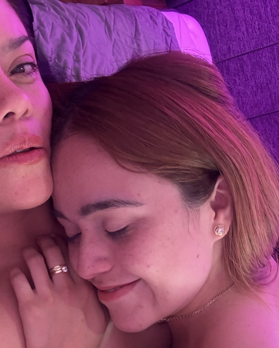 Mafercammmm's tweet photo. Te amo mami hermosa 😊😊‼️🤩💜💜

No has mirado las fotos completas o si bb ? https://t.co/lfGsh6mBBu
