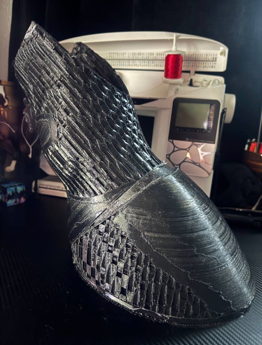 WhiskeyWorkshop's tweet photo. idk if i posted this here, but since ive gotten a new printer, ive been back to fursuit making 💪

#fursuit #fursuitmaking #fursuitmaker https://t.co/pev61lyeMp