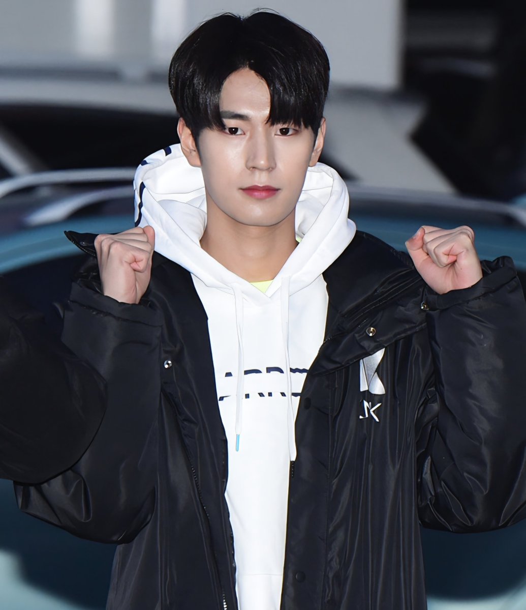 DAISSOHAM's tweet photo. 박제해도 좋솸🥸 10년이 지나도 그대로인 너❤️🔥
#박서함 #크나큰 #knk #팅커벨 #사서함
#parkseoham #seoham #ソハム
#パクソハム #우주를줄게 #솸 #박윤성
#서함 #朴栖含 #정우재 #너에게다이브 https://t.co/Ckjg2Dklv8