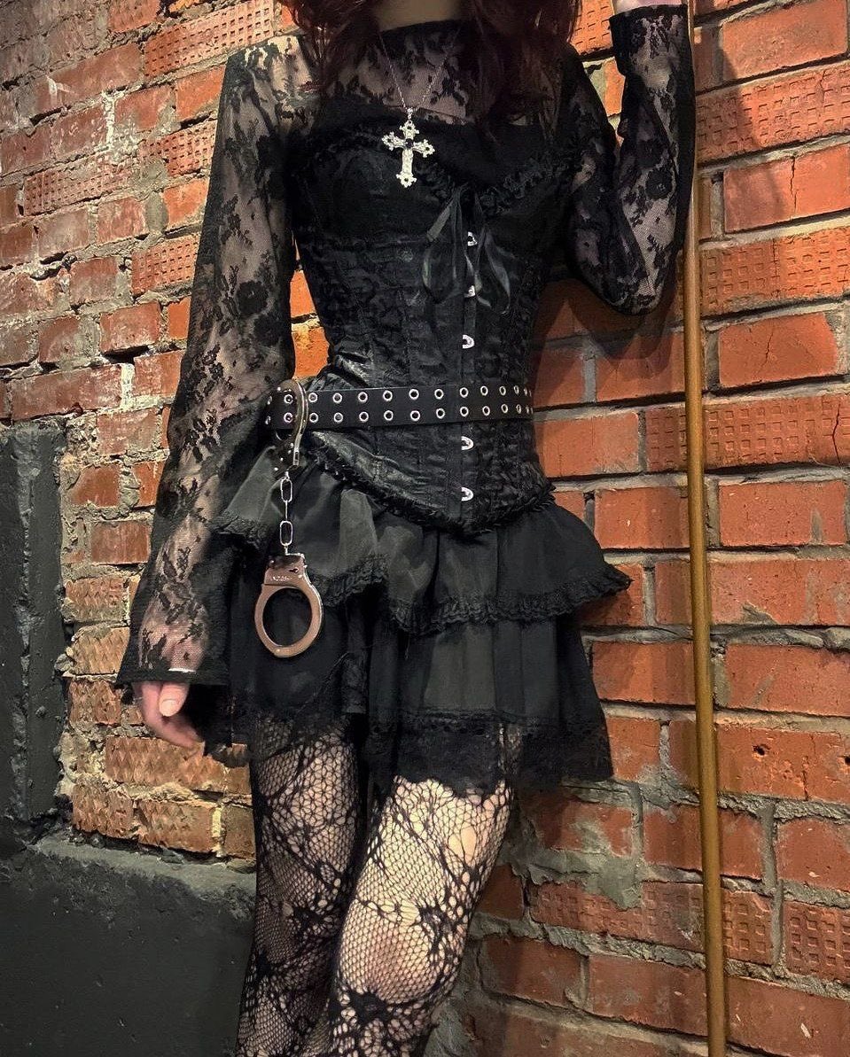 ainishghostie's tweet photo. Okay so after I got home I did an outfit change and wanted to do a photoshoot should I keep this outfit? 🖤🖤🖤 https://t.co/r9vyrWVBHU