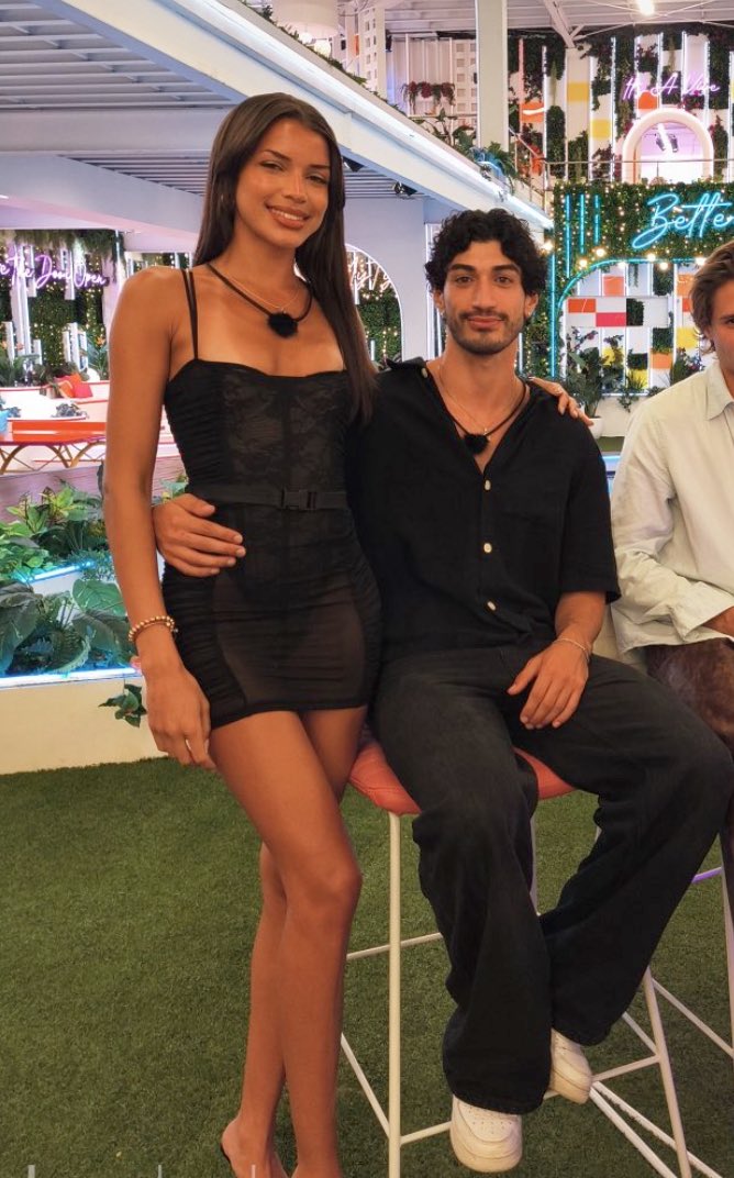 ZAYDACRAVE's tweet photo. my black cat duo 🖤

#loveislandusa https://t.co/r6BGUvwpwX