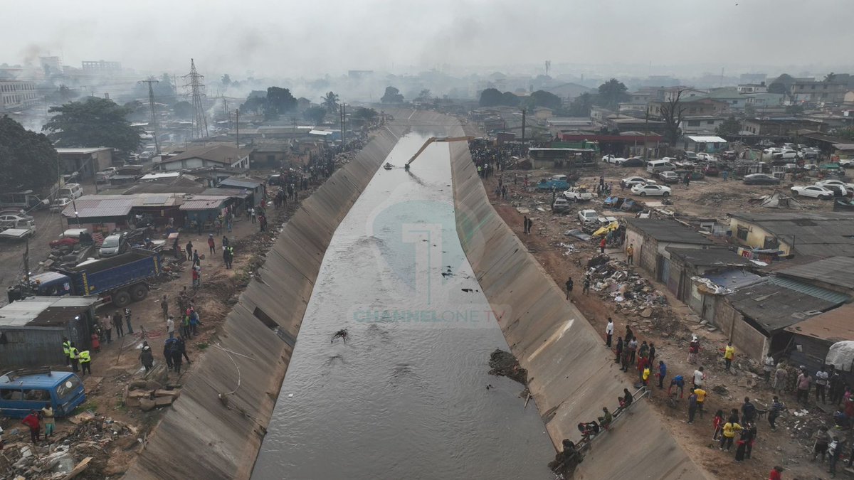 Citi973's tweet photo. Photos from the Alajo main drain during today’s national clean-up exercise as efforts continue to clear waterways and reduce flooding risks.

#ChannelOneNews #CitiFM #GhanaNews #NationalCleanUp #Alajo #Sanitation https://t.co/JDTWOVphtt