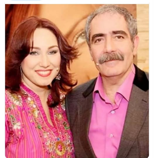 TOPRAK_2_'s tweet photo. HARAM SALTANATI ONLARIDA YEDİ.
Kilim türküsüyle sanatını kilim kilim işleyerek ve duruşuyla Türkiyenin en saygın sanatçısı haline geldiler.
Eşi Şebnem Kısaparmak okuduğu duygulu şiirlerle hepimizin yüreklerine ve hislerimize tercüman oldu.
Bir mor salkımlı sokaktı onlar.
Özellikle " Bu adam benim babam" şarkısıyla tüm insanların gözlerinden yaş akıttı Fatih Kısaparmak..
Hiç bir siyasetin yada partinin ucube kanatlarına sığınmadı Fatih Kısaparmak. kendi ayakları üzerine durmayı başaran ender sanatçılardan oldu.
Ne sarayın kuyruğuna takıldı nede sarayın özel sanatçısı oldu..
Ama geçtiğimiz yıllarda öyle bir şarkı yaptıki bu şarkı onun sanatçılığını bitiren şarkı oldu denilebilinir..
İş verilmiyor Fatih"e. Ekranlara çıkarılmıyor..
Çünkü o "HARAM SALTANATI YIKILIR ELBET" diye bir şarkı yapmıştı
Ve haramzadelerin kumdan kalelerini yıkmaya çalışmıştı..
Seviyoruz bu ikiliyi..
HARAM SALTANATI YIKILIR ELBET.
TALAN SALTANATI YIKILIR ELBET.
Alıntı