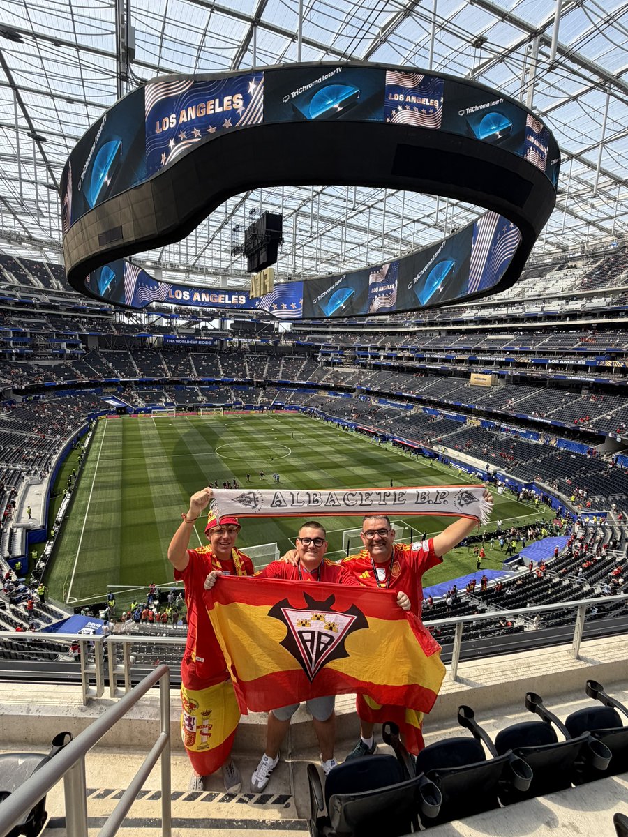 jorge_magan's tweet photo. Tres socios del @AlbaceteBPSAD se dejarán la garganta hoy en Los Ángeles 🇪🇸⚽️ https://t.co/EAms0bULri