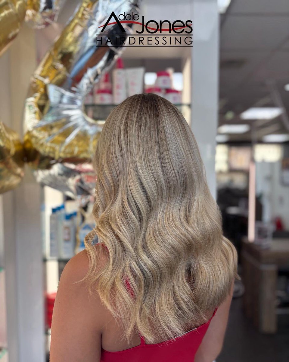 AJHairdressing's tweet photo. https://t.co/gUBPFI4m9W
Natural Bright Blonde created by our Salon Director Libby.
-
-
#hair #adelejoneshairdressing #barnsley #barnsleyhairdresser #ghd #schwarzkopf #schwarzkopfprofessional #chromaidschwarzkopf #toner #foils https://t.co/Z3a6AOcolU
