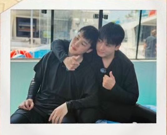 caIicochim's tweet photo. another angle of of this iconic ays2 photo… jungkook pulling jimin back against him with jimin’s forearm on jk’s thigh, and at some point jimin must have taken his hand and pulled jk even closer… oh these photos are everything to me🥹 https://t.co/6iOqssEsas