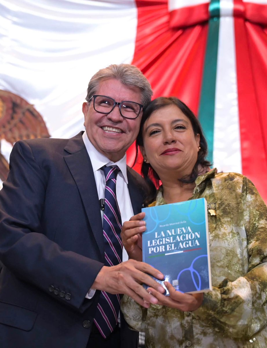 AlmaRosaGto's tweet photo. Acompañé la presentación del libro "La nueva legislación por el agua", de nuestro Coordinar, el Dip. @RicardoMonrealA una obra que documenta el proceso legislativo y los avances de la nueva Ley General de Aguas. 💧📖🇲🇽

Un espacio para reflexionar sobre la importancia de proteger este recurso estratégico para el presente y futuro de México.🙌