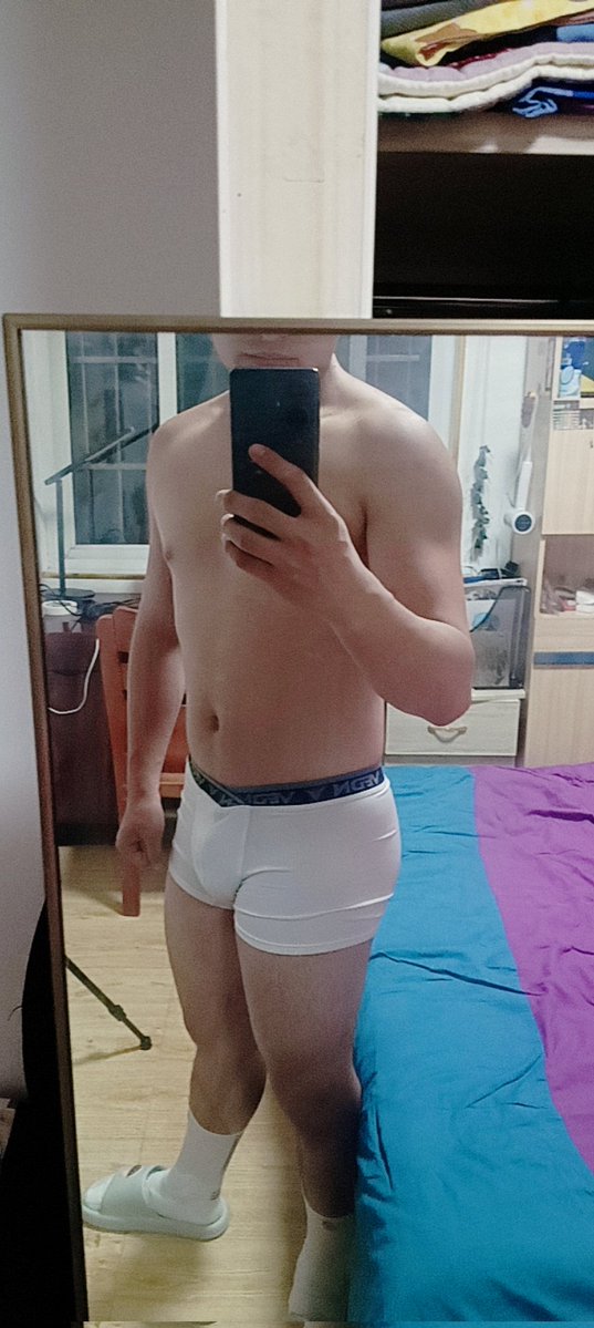 FROSTKYLIN's tweet photo. 如果没有身高的话，已经肥成🐷了 https://t.co/cjLCxEuW8R