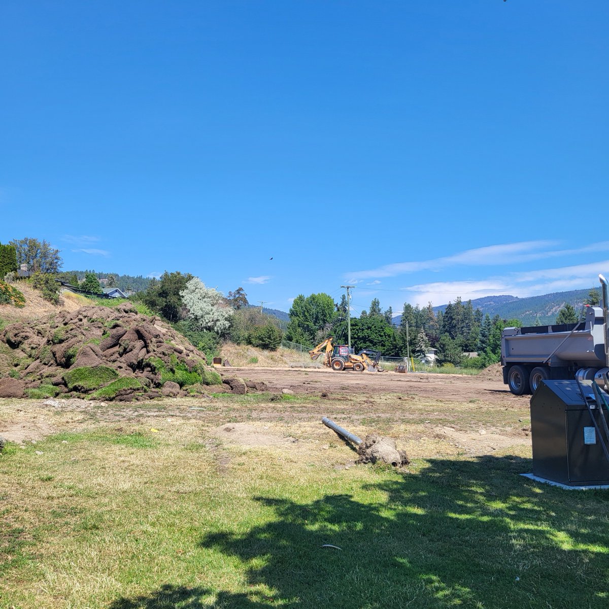WestKelownaCity's tweet photo. Major upgrades to Ranch Park in Glenrosa this summer! To create a safer and more accessible park, the City is Leveling the field, new fencing, updated irrigation, pathway &amp; facility enhancements. The project is expected to be done this fall. Learn more at https://t.co/QZAkQXdMA9 https://t.co/hpx2Yoj0iZ