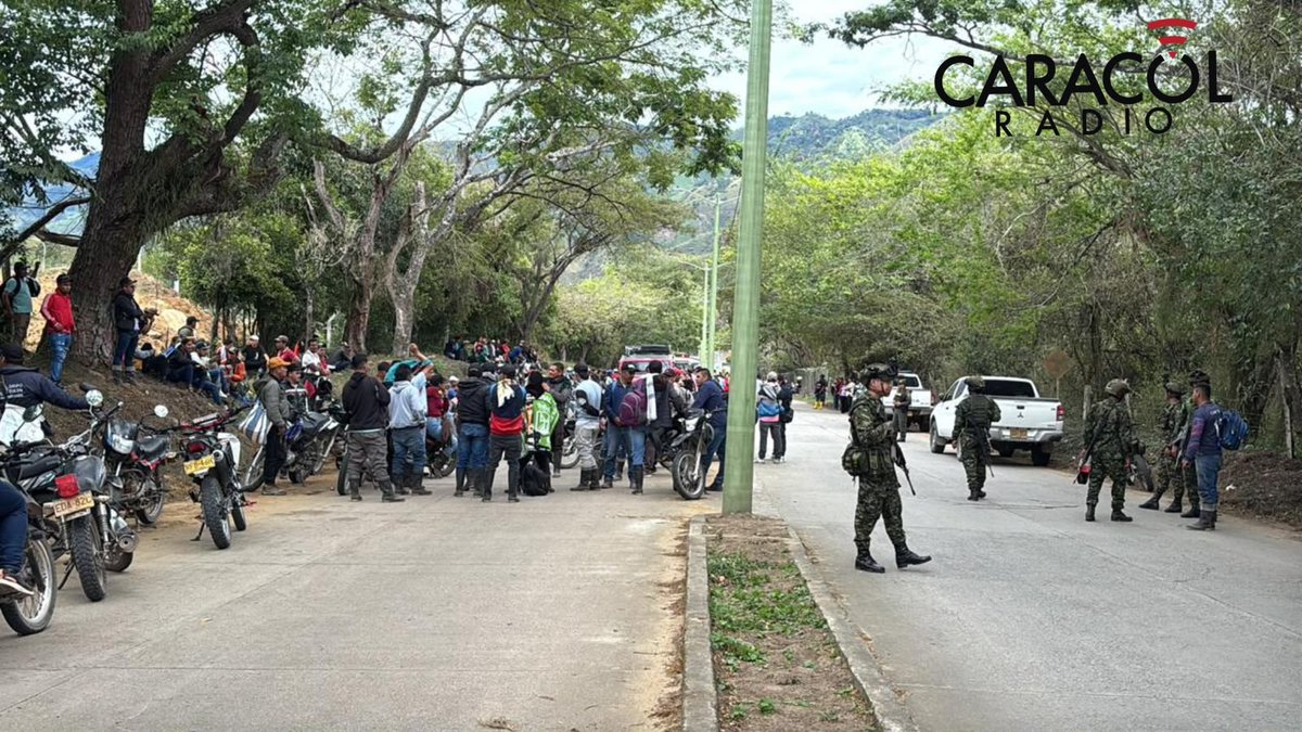 UltimaHoraCR's tweet photo. #ATENCIÓN | El Gaula Militar evitó que más de 300 personas pagaran “vacunas” a disidencias de ‘Calarca’ entre Huila y Caquetá: la cuota era entre $25 millones y $30 millones por vereda, según confirman fuentes a Caracol Radio. 

Una persona fue capturada en la operación militar. Vía @josedavid88_ 

https://t.co/woHMRjVE2M