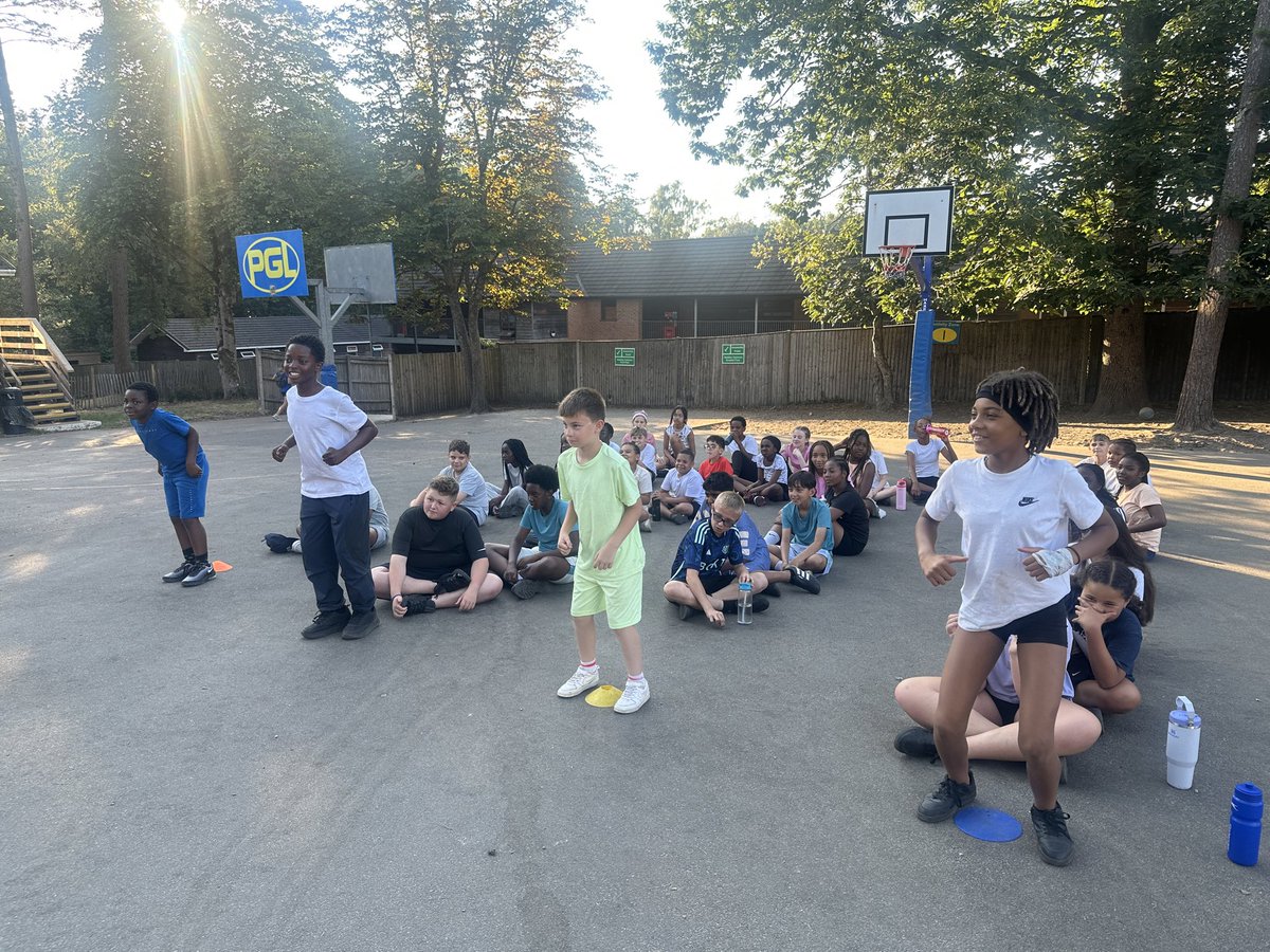 ApplegarthAc's tweet photo. Evening 1 activities… so far we’ve got chicken run and art instruction 🐓 🖼️  #getcreative #inittowinit @thesteptrust https://t.co/oRCHsxwIWG