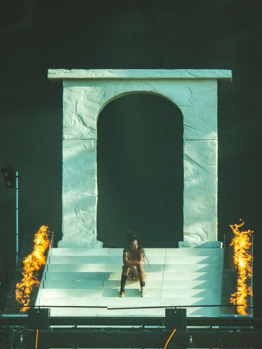 haIseylq's tweet photo. Halsey performing tonight at Mad Cool Festival. 

📸: @npcdeb https://t.co/I5G2tlAXLB