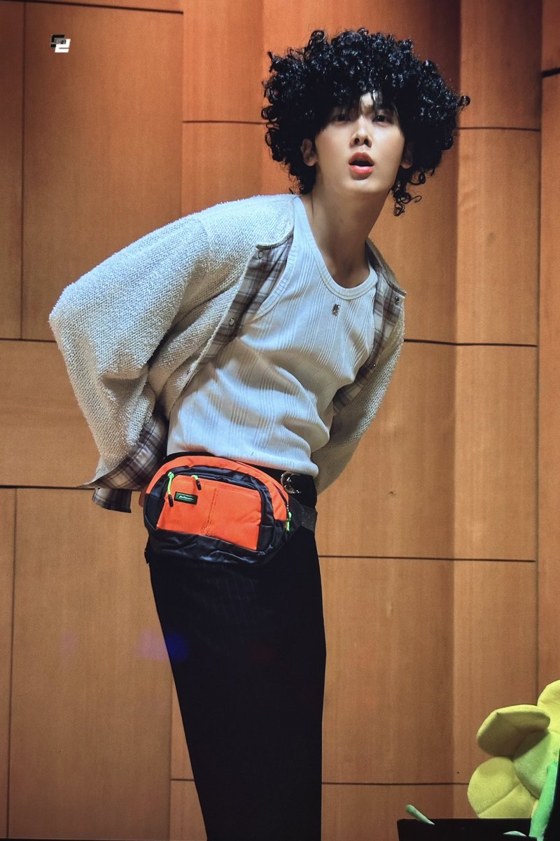 52hertz_0321's tweet photo. 260710 팬싸 pre.

역시 패션의 완성은 얼굴이🤣

#윤산하 #YOONSANHA
#ユンサナ #尹产贺
#아스트로 #ASTRO  
@YOONSANHA_offcl
@offclASTRO https://t.co/ZUdFkzpIGa