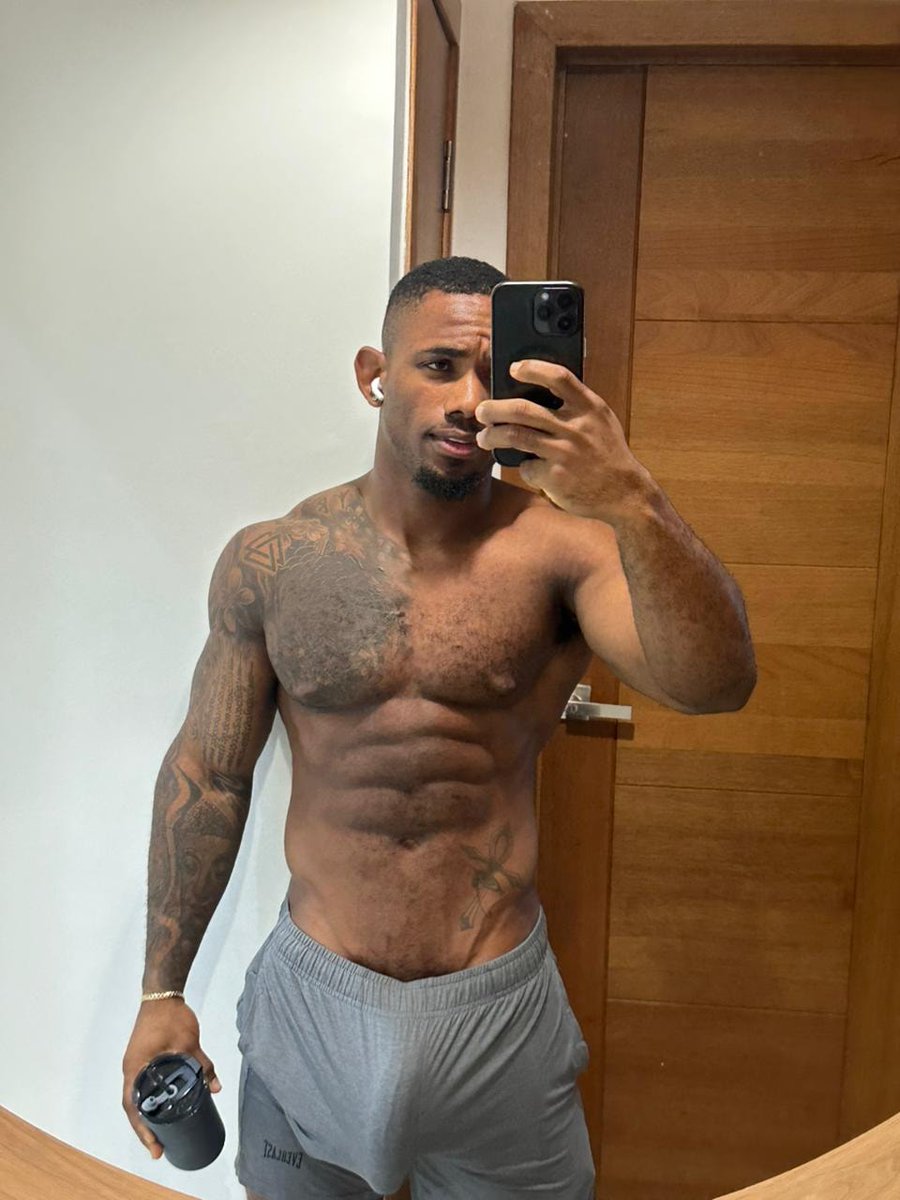 ilya_ilchenko's tweet photo. u think ur ready for a closer look? 😏🍑 https://t.co/xlVLIgF1w7