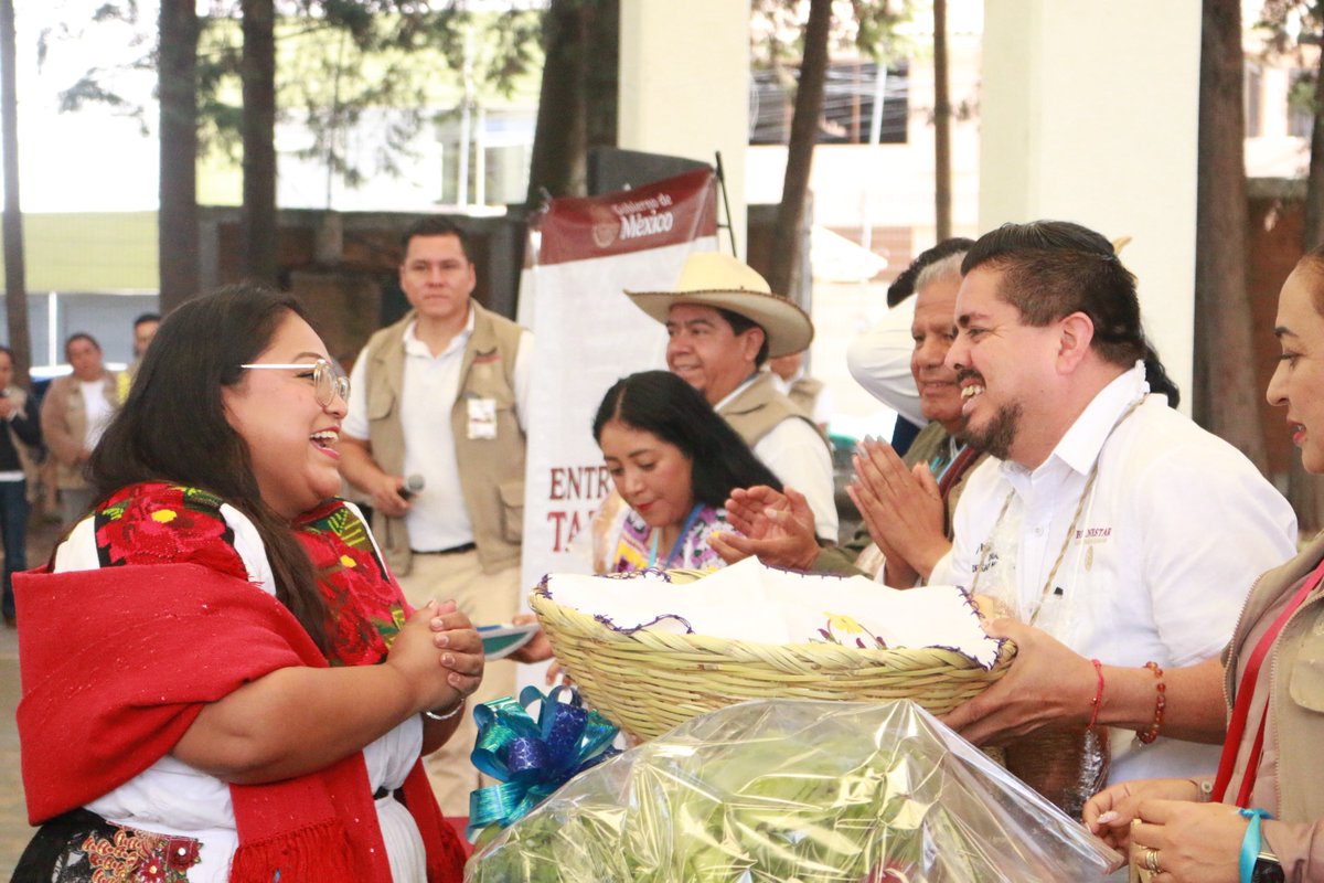 RobertoPantojaA's tweet photo. El @GobiernoMX entregó más de 💲100 mdp del #Faispiam a 68 pueblos indígenas para obras de infraestructura básica en las regiones de #Morelia ($27.1M), #Pátzcuaro ($66.9M), #Hidalgo ($3.7M) y #Puruándiro ($2.4M). Las tarjetas de Bienestar se otorgaron a comités para garantizar un ejercicio transparente.