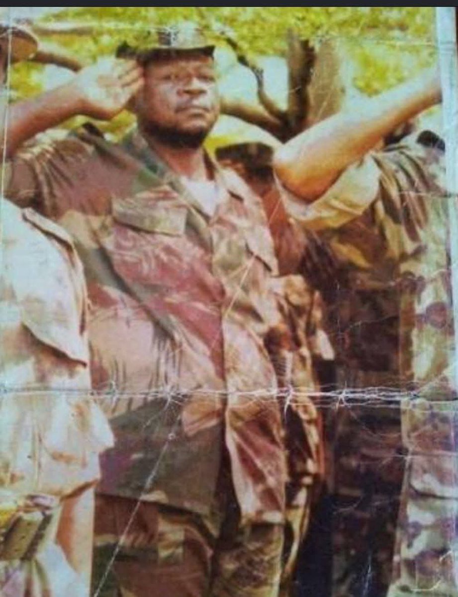Bibishe6's tweet photo. Sieur Lambert Mende, ici #JosephKabila vous avait manipulé pour rejoindre RCD-Goma aussi??? Le vent que vous vendez à @fatshi13, seul lui peut croire à ça. Demain un autre président viendra et vous direz que Félix vous a manipulé. Je suis fatigué de cette crasse politique. 🤔🤔🤔🤮🤮🤮🤮