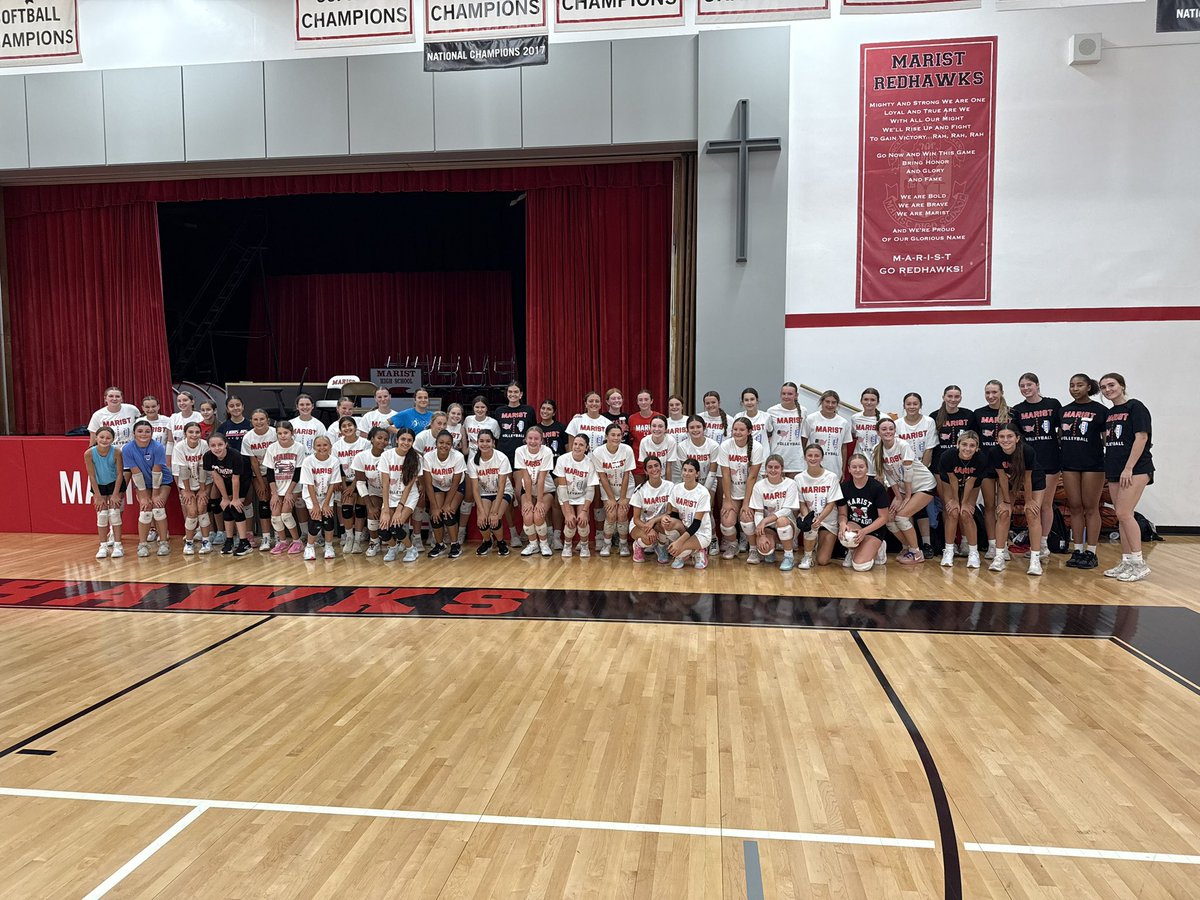 RedHawkVB's tweet photo. Future RedHawks everywhere this week #ProgramCamps #TrainingWithTheCHAMPS 🏐📈💯 https://t.co/yT822X8r7n