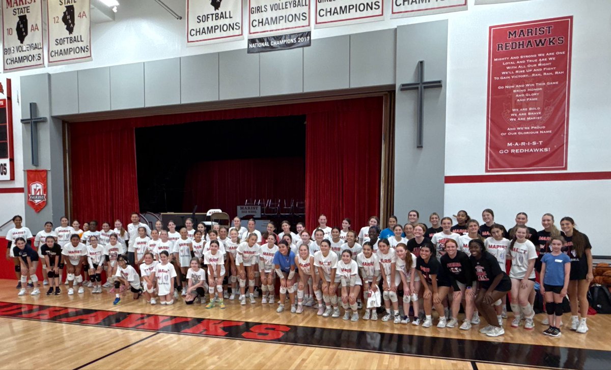 RedHawkVB's tweet photo. Future RedHawks everywhere this week #ProgramCamps #TrainingWithTheCHAMPS 🏐📈💯 https://t.co/yT822X8r7n